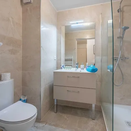 Apartament With Parking And Balcony Near The Deauville
