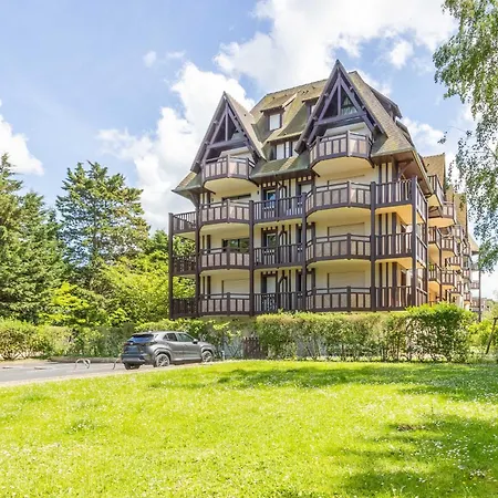 Appartement With Parking And Balcony Near The *