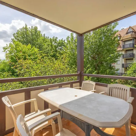 Appartement With Parking And Balcony Near The Deauville