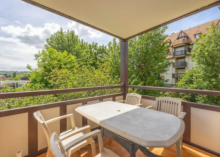 Apartment With Parking And Balcony Near The Deauville